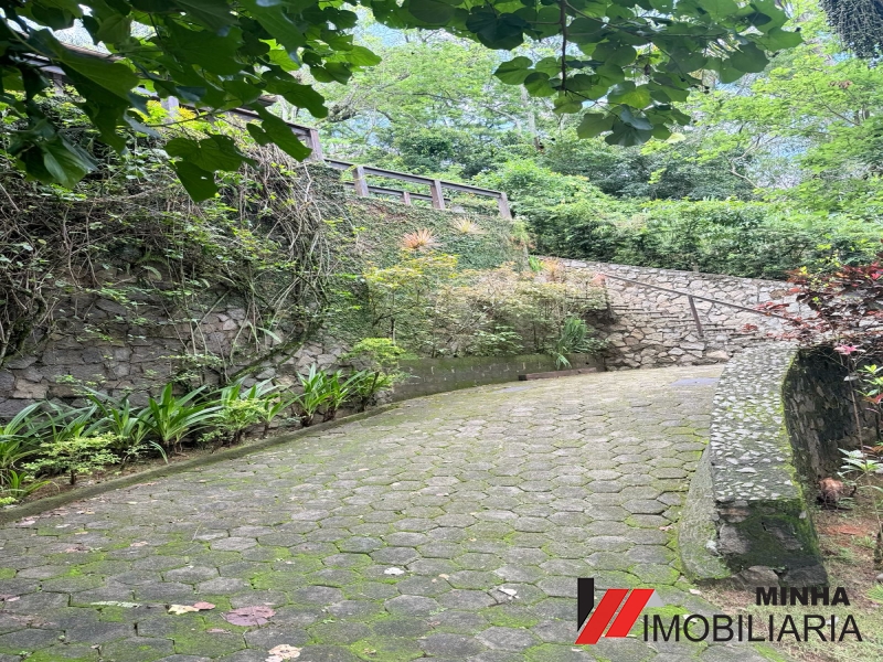 MRImóveis vende linda casa no Cond. Vista Mar em Mangaratiba.